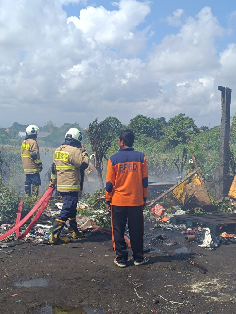 Kebakaran Sampah di Banjar Gadon, Kelurahan Kapal, Kecamatan Mengwi Tanggal 22 September 2023